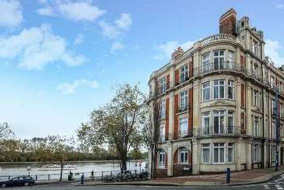 2 bedroom Flat for s...
